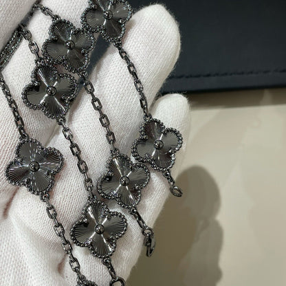[Everoly JW]CLOVER 5 MOTIF BLACK BRACELET