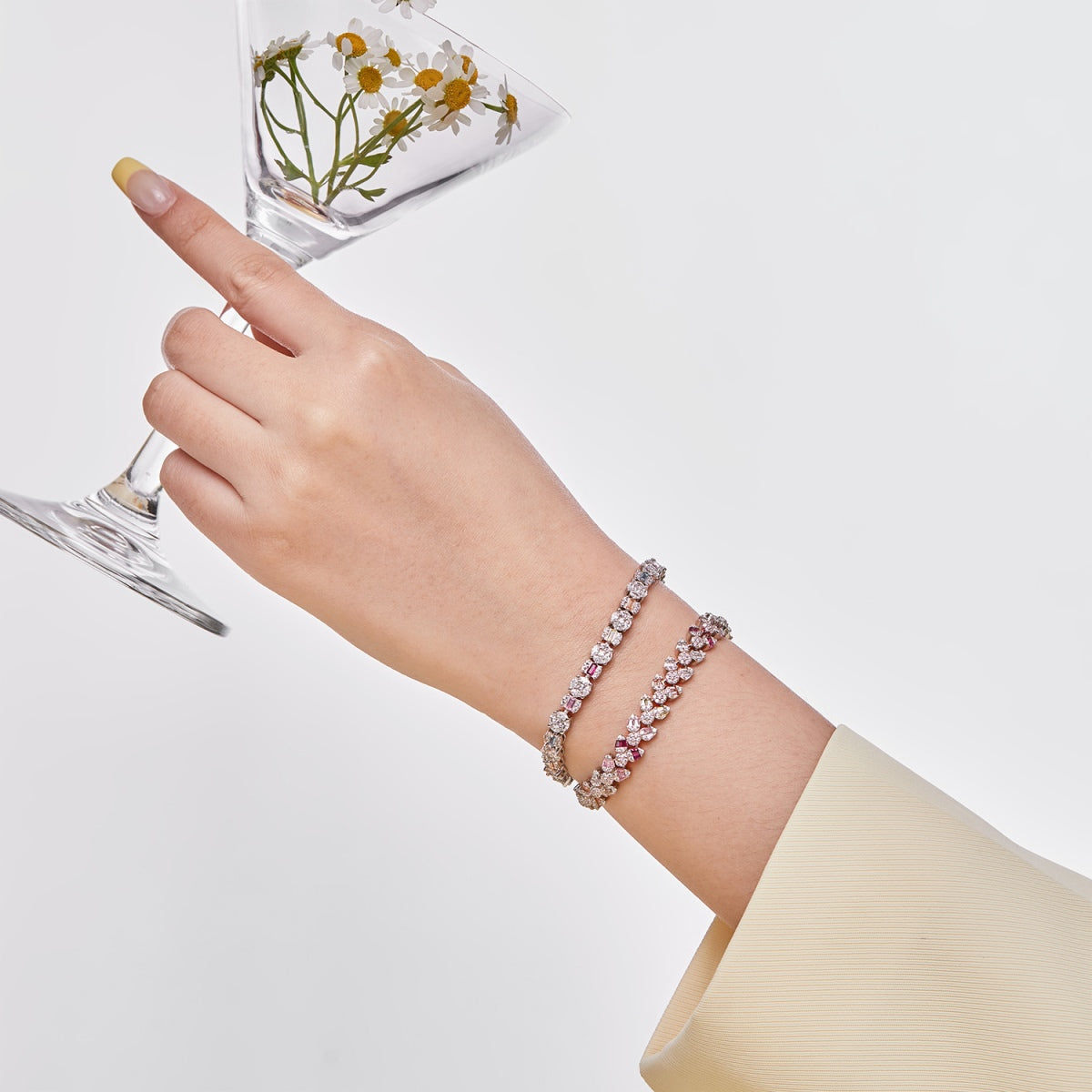 [Everoly JW]Dainty Exquisite Flower Shape Daily Bracelet