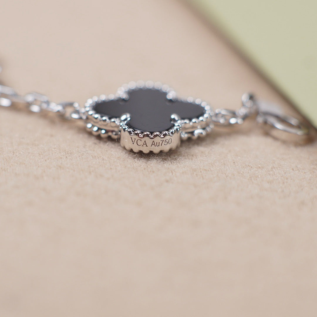 [Everoly JW]CLOVER 5 MOTIF ONYXS  BRACELET SILVER