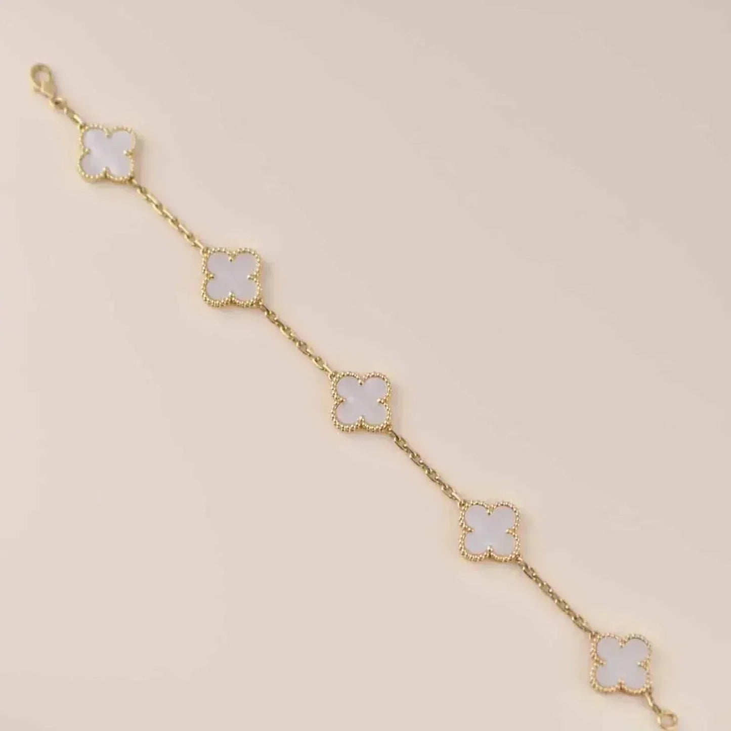 [Everoly JW]CLOVER  5 MOTIF WHITE MOP BRACELET