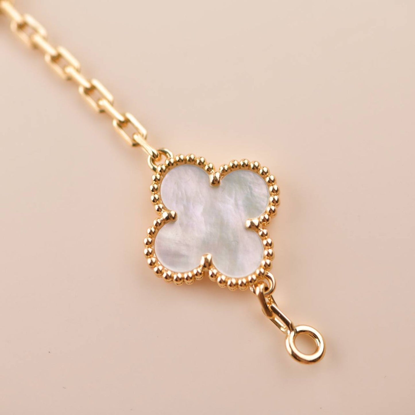 [Everoly JW]CLOVER  5 MOTIF WHITE MOP BRACELET